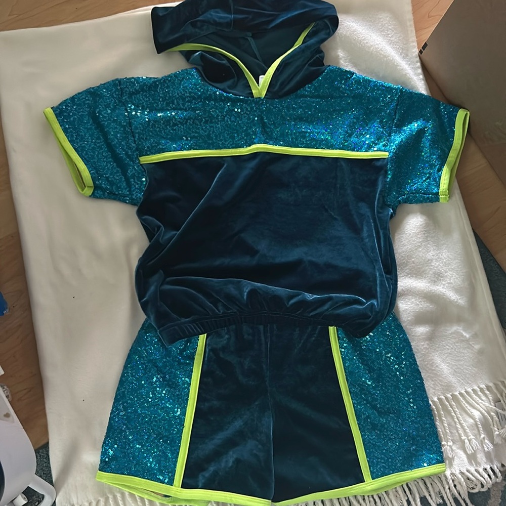 Fashionable 2 piece outfit  perfect for competition or dance show